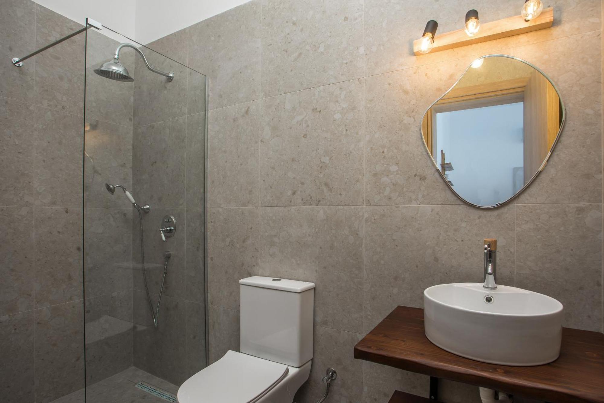 Zaia & Living, N3, Pool View, Gennadi